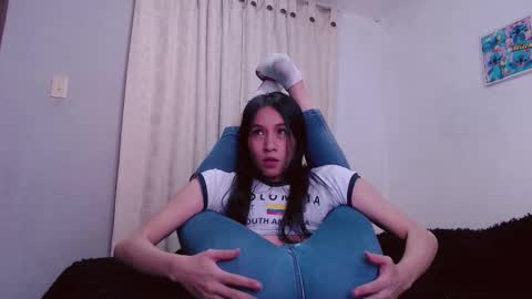 Snapshot of scarlett_vonrose chatting on October 14, 9:40 pm Scarlett Von Rose online show from October 14, 9:40 pm