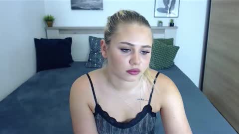 Snapshot of scarlettblue22 chatting on September 18, 2:32 pm Hi there guys My pleasure in your hands pvt is open online show from September 18, 2:32 pm
