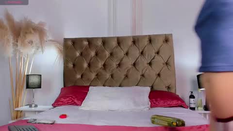 Snapshot of scarletttease_ chatting on October 6, 2:24 pm scarlett online show from October 6, 2:24 pm
