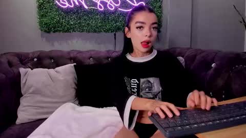 Scarlet online show from October 27, 6:08 pm