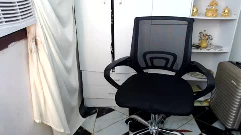 Queen Scarlet online show from January 12, 8:25 am