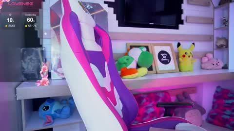 scarleth  online show from April 10, 9:30 pm