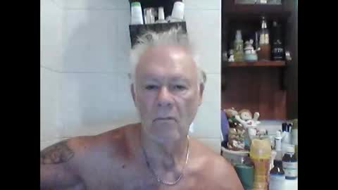 Snapshot of schizzodoro chatting on September 23, 3:33 am schizzodoro online show from September 23, 3:33 am