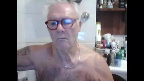 Snapshot of schizzodoro chatting on October 15, 3:32 am schizzodoro online show from October 15, 3:32 am