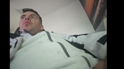 schosch01 online show from March 12, 1:08 pm