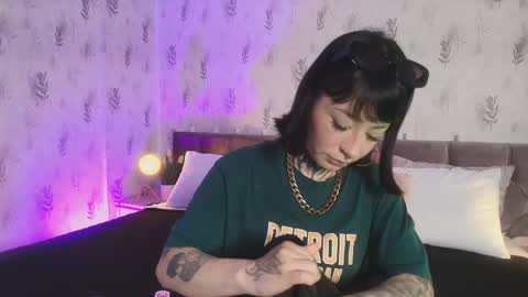 Scolw  online show from November 5, 8:44 pm