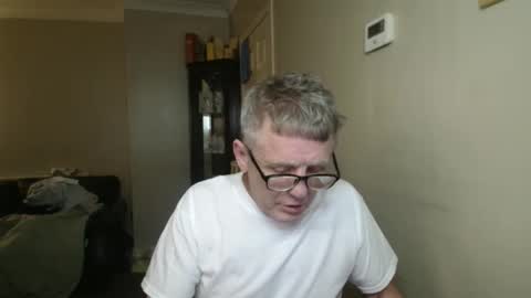Snapshot of scottsman214 chatting on October 21, 9:51 pm James online show from October 21, 9:51 pm
