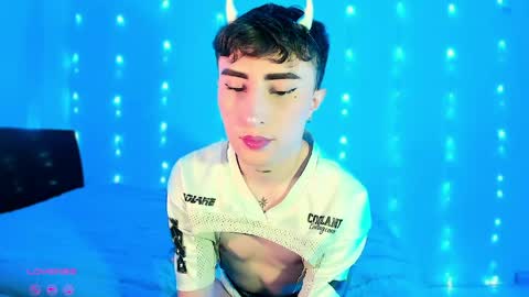     .  INDEPENDENT MODEL online show from June 2, 3:25 pm