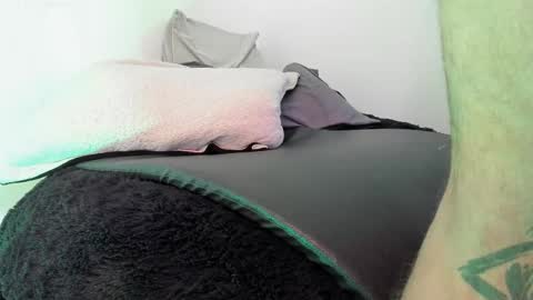 Snapshot of sebastianortizm chatting on February 9, 8:56 pm Lucian Sinclair online show from February 9, 8:56 pm