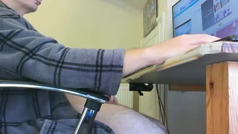 Snapshot of sebastianspalding450 chatting on October 24, 9:10 am sebastianspalding450 online show from October 24, 9:10 am