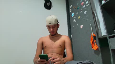 Snapshot of sebolaz chatting on January 18, 5:31 am ryan miller online show from January 18, 5:31 am