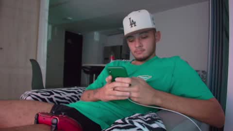 Snapshot of sebolaz chatting on January 10, 4:44 am ryan miller online show from January 10, 4:44 am