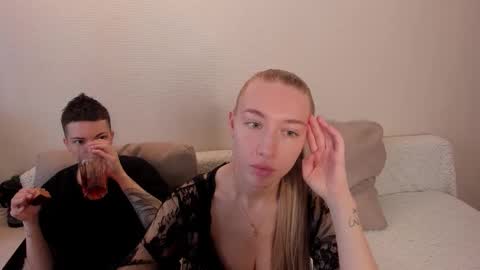 Snapshot of secret_dreams_ chatting on October 15, 8:37 am Amanda and pair in a real life we love each other but can play with you online show from October 15, 8:37 am