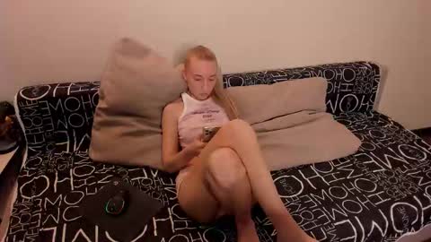Snapshot of secret_dreams_ chatting on October 6, 5:53 pm Amanda and pair in a real life we love each other but can play with you online show from October 6, 5:53 pm