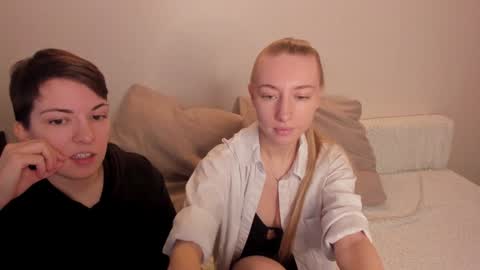 Snapshot of secret_dreams_ chatting on December 11, 8:36 am Amanda and pair in a real life we love each other but can play with you online show from December 11, 8:36 am