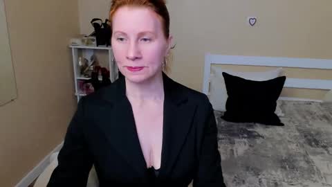 Snapshot of seductive_foxy_ chatting on October 2, 4:00 am seductive_foxy_ online show from October 2, 4:00 am