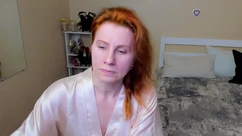 Snapshot of seductive_foxy_ chatting on September 29, 1:04 am seductive_foxy_ online show from September 29, 1:04 am