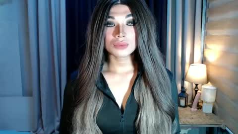 Deluxe online show from March 12, 12:04 pm