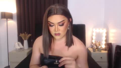 Natalie Mefford online show from February 15, 10:11 am