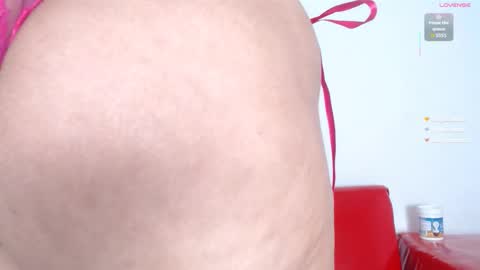 Estefany online show from March 7, 1:44 pm