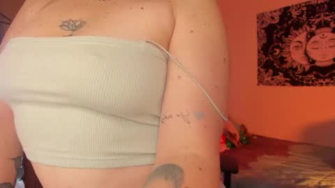 Yeyis  online show from December 24, 4:55 am