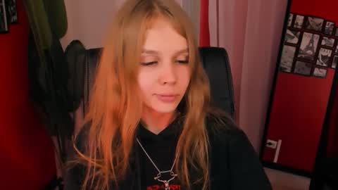 Snapshot of selen_hells_weet chatting on September 20, 6:11 pm Selena online show from September 20, 6:11 pm