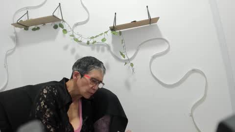 Selena online show from November 18, 6:55 pm