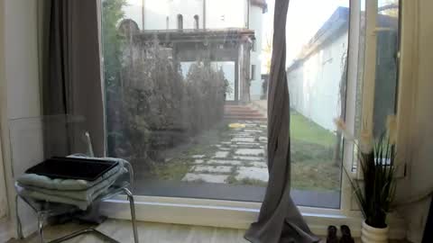 Selena online show from February 10, 1:01 pm