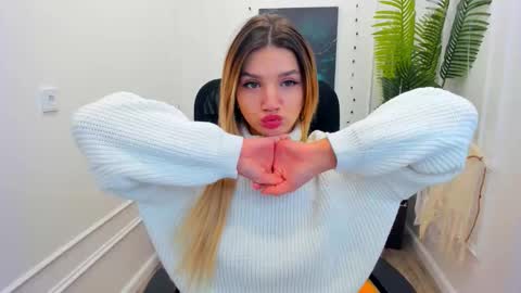 selenaemoore online show from November 2, 8:20 pm