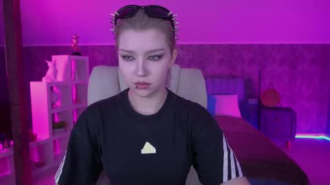 selenairis online show from June 4, 8:20 am