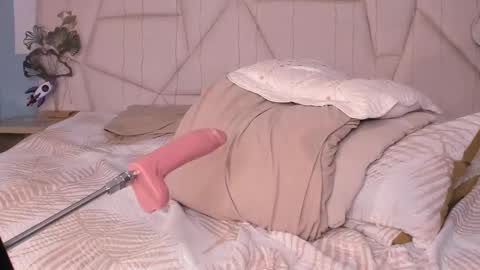 Snapshot of selenee__ chatting on February 23, 6:34 pm Selenee online show from February 23, 6:34 pm