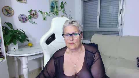 Selenna online show from May 16, 5:22 pm