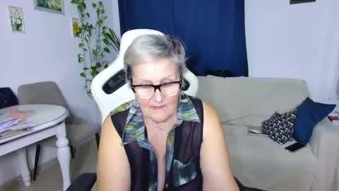 Selenna online show from February 4, 6:45 pm