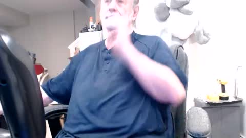 selkie2s online show from April 25, 4:04 pm