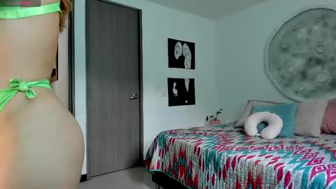 Selyn online show from April 22, 6:48 pm