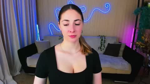 sensitiveheartt online show from October 20, 7:30 pm