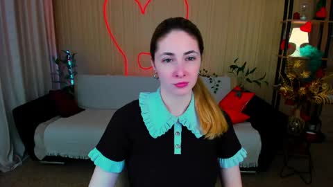 sensitiveheartt online show from April 12, 7:18 pm