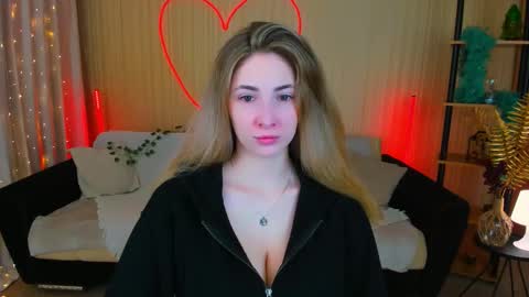 sensitiveheartt online show from February 1, 6:27 pm