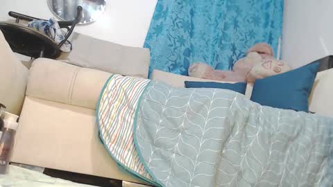 Snapshot of sensualbaby07 chatting on October 17, 12:14 am I am Hellen online show from October 17, 12:14 am