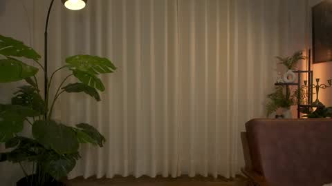 Snapshot of sensualcherry_ chatting on December 2, 3:51 am Maria- OF sensual bee online show from December 2, 3:51 am