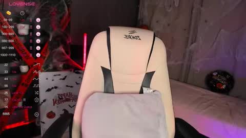 Snapshot of sensualily chatting on October 16, 4:39 pm Kiki online show from October 16, 4:39 pm