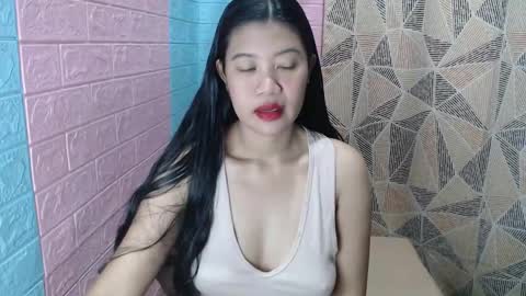 Snapshot of sensuouslips chatting on October 15, 12:14 am SensuousLips online show from October 15, 12:14 am