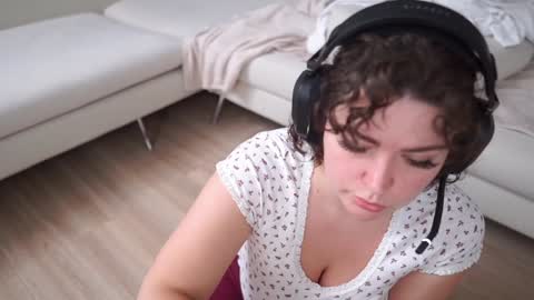 Snapshot of serareads chatting on September 17, 3:37 pm SeraReads online show from September 17, 3:37 pm