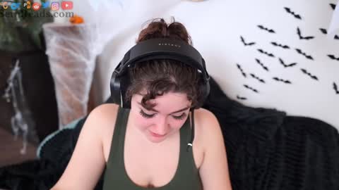 SeraReads online show from October 29, 3:03 pm