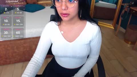 Snapshot of serena_mendez chatting on October 6, 3:02 am Serena online show from October 6, 3:02 am