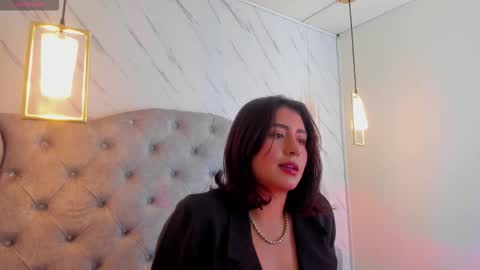  Serena  online show from November 18, 8:01 pm