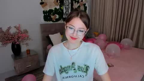 Snapshot of sereneflame chatting on February 25, 4:57 pm Ophelia online show from February 25, 4:57 pm