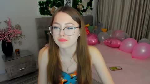 Snapshot of sereneflame chatting on February 18, 4:03 pm Ophelia online show from February 18, 4:03 pm