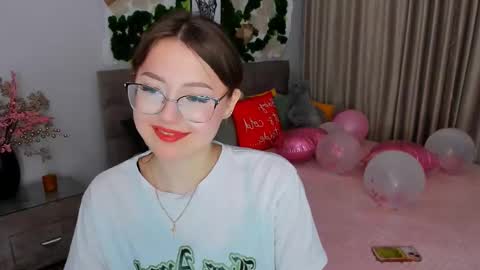 Snapshot of sereneflame chatting on February 25, 8:00 pm Ophelia online show from February 25, 8:00 pm