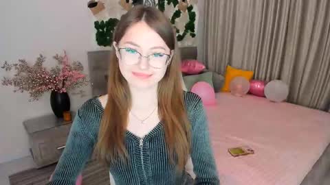 Snapshot of sereneflame chatting on March 4, 4:09 pm Ophelia online show from March 4, 4:09 pm